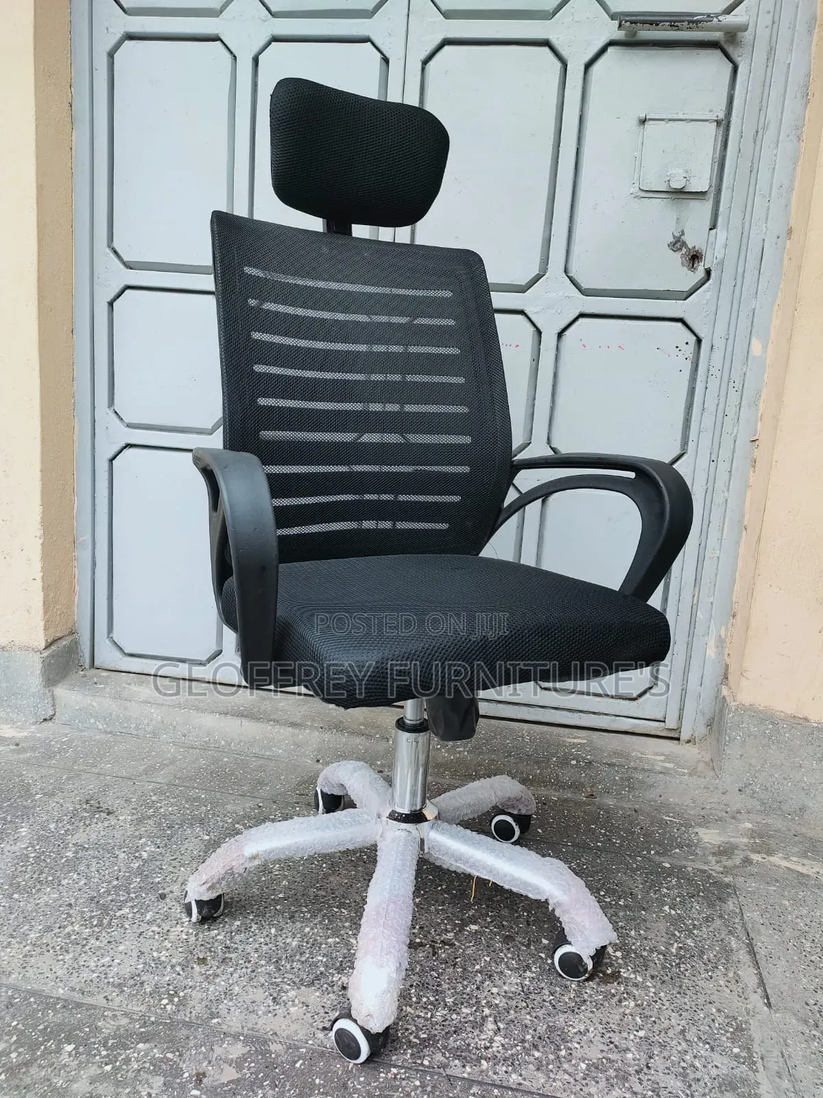 Mesh Chairs and Headrest Chairs