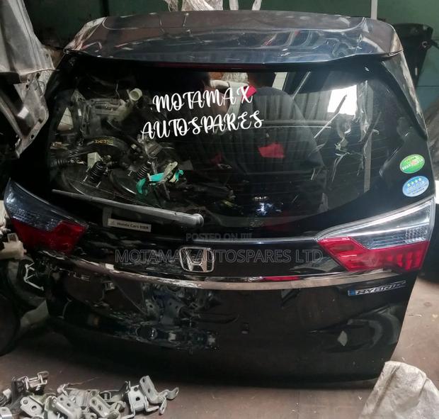 Honda Fit Shuttle Gp7 New Shape. Tail Gate Assy.