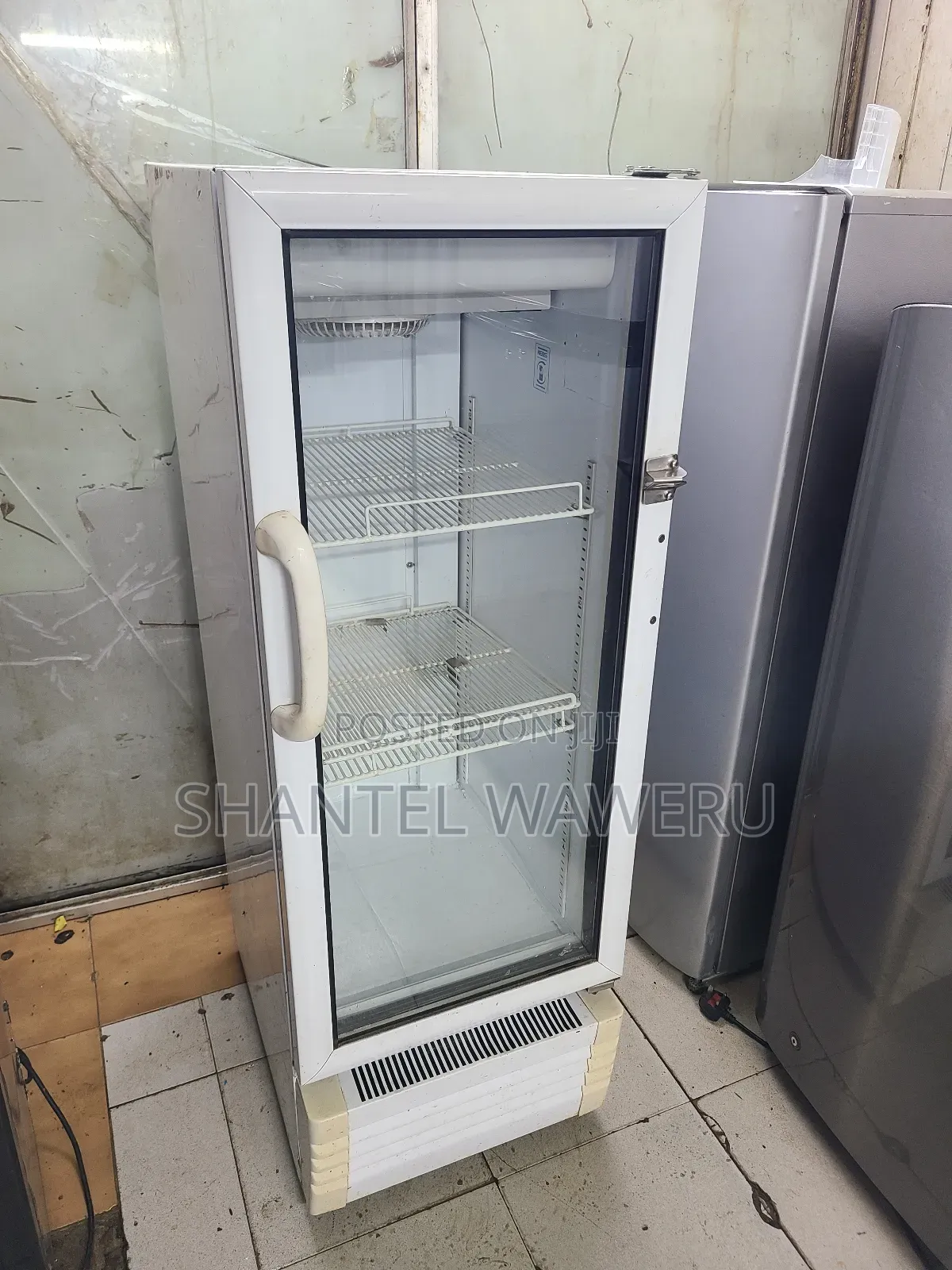 Display Fridge 180 Litres