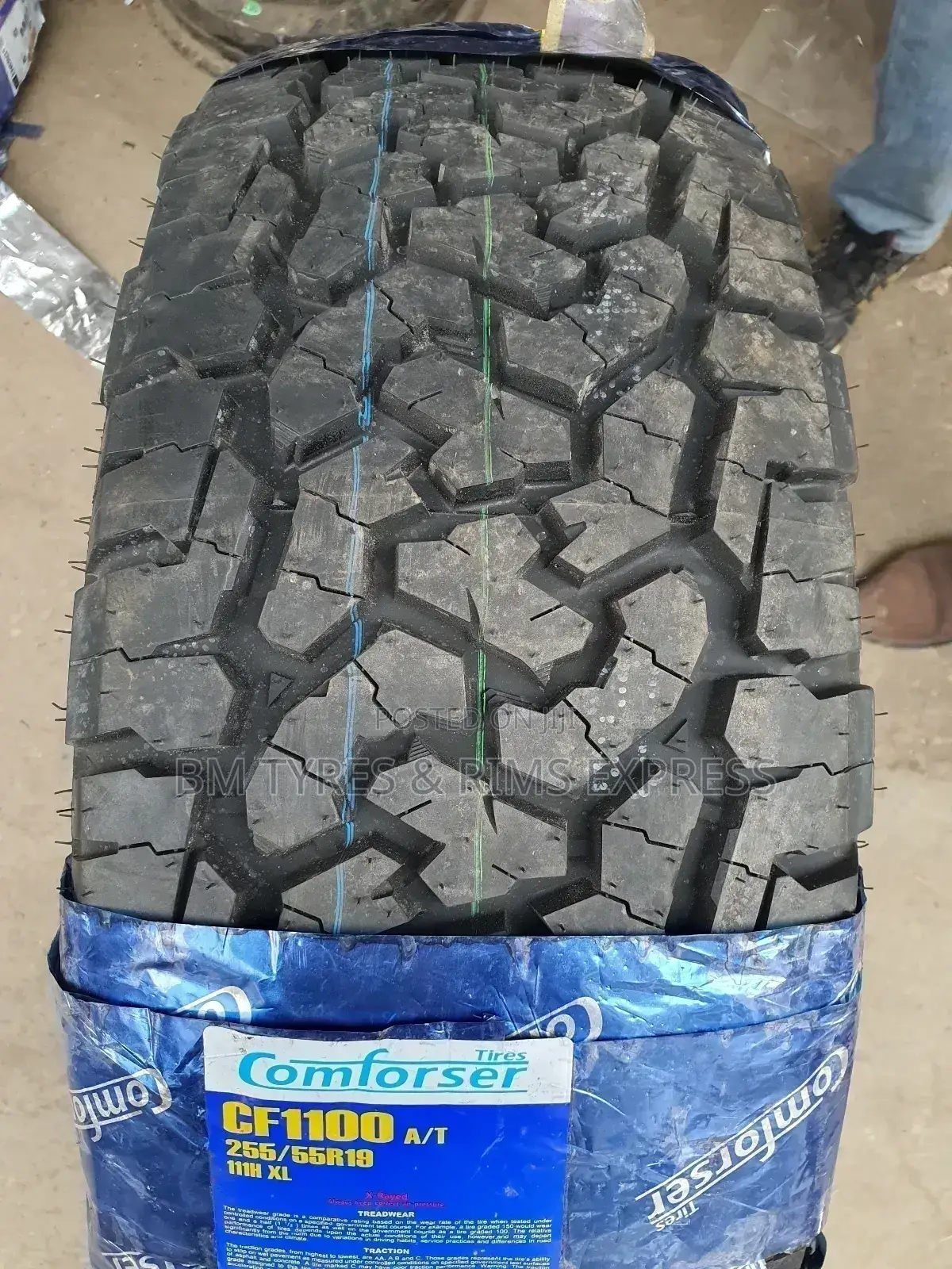 255 /55 R19 Comforser A /T.