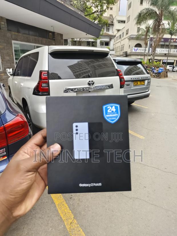 New Samsung Galaxy Fold 5G 512 GB Black - thumbnail 3