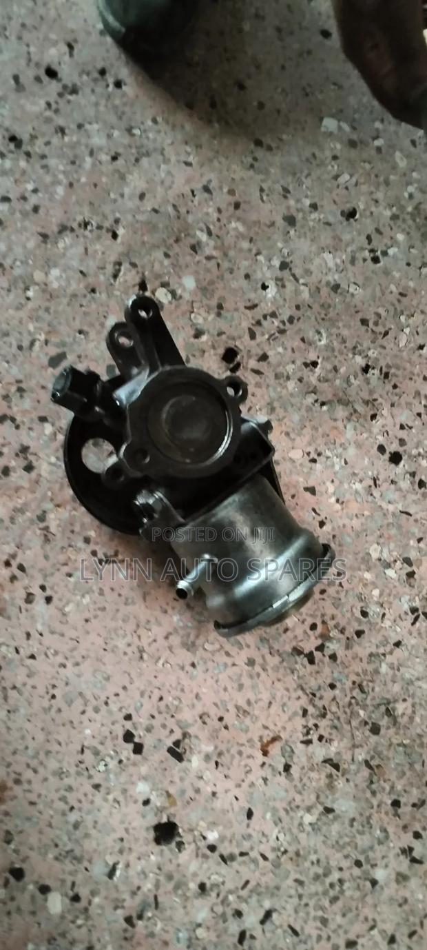 Toyota Corolla 91 Power Steering Pump - thumbnail 3