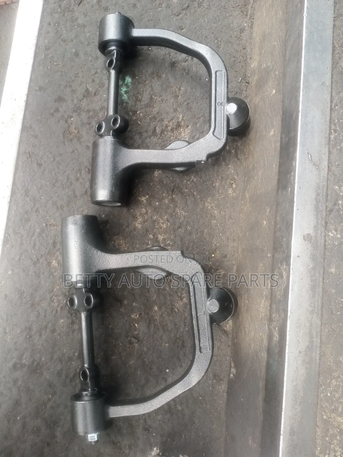 Nissan Caravan Upper Arms