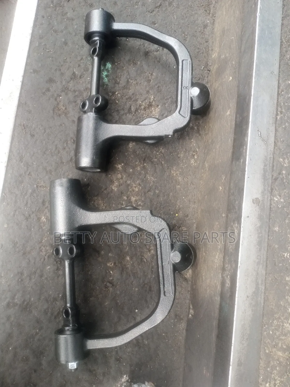 Nissan Caravan Upper Arms