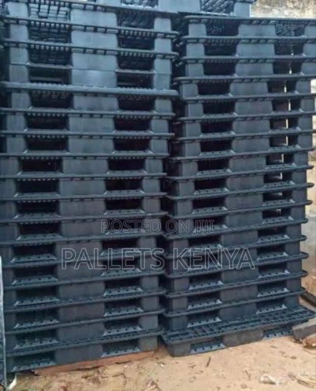 Black Plastic Pallets - HD - main view