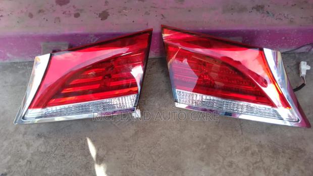 Toyota Crown Bootlamp