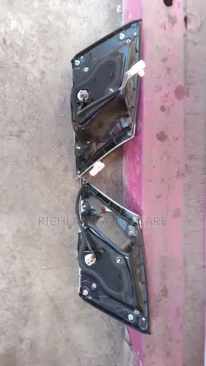 Toyota Crown Bootlamp