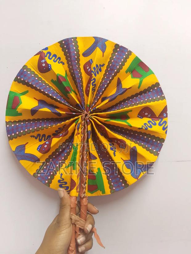 Foldable Handheld Fan for Cooling Breeze - thumbnail 3