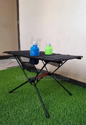 Folding Table ••° ✓✓