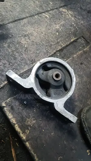 Nissan Sunny Gear Mounting