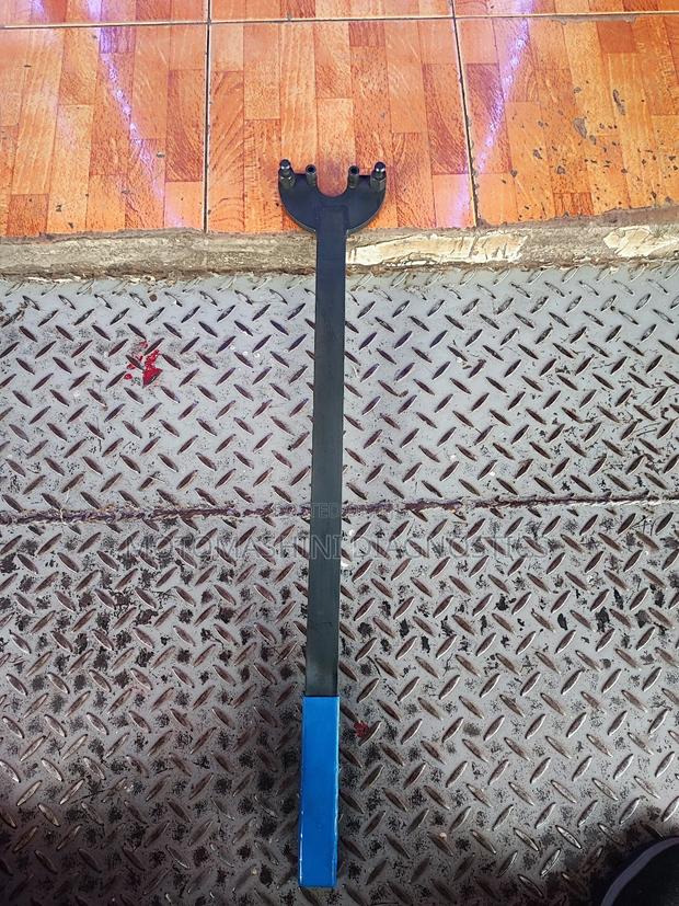 VW AUDI Crankshaft Sprocket Counter Hold Tool