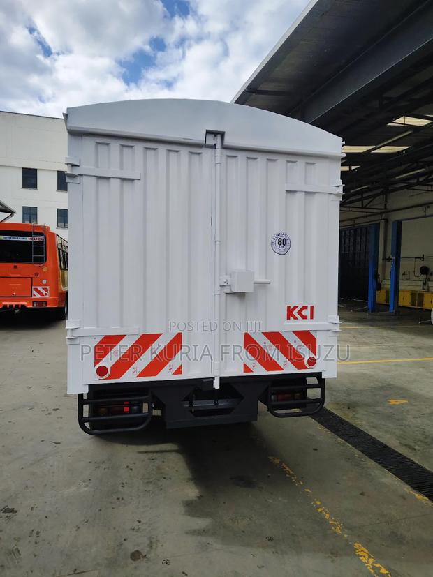 New Isuzu NMR Blue Power 2024 - thumbnail 6