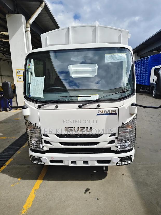 New Isuzu NMR Blue Power 2024 - thumbnail 10