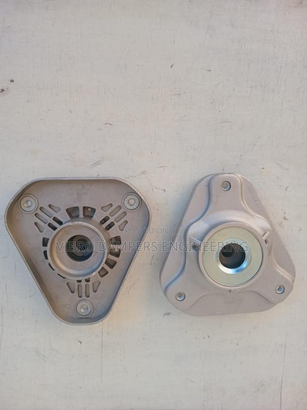 Mercedes W212 Front Shock Mounting