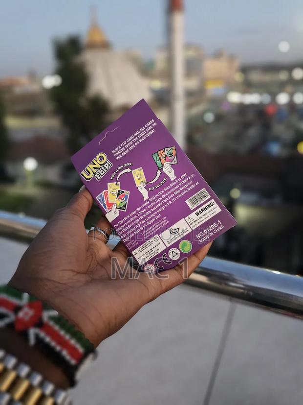 Uno Flip Card Game - thumbnail 3