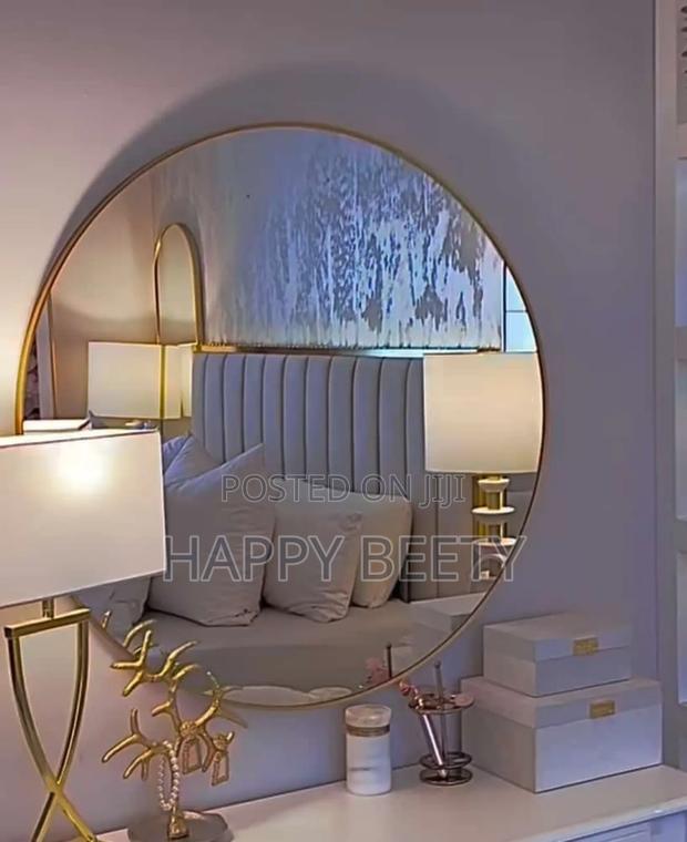 Contemporary Round Decor Mirror