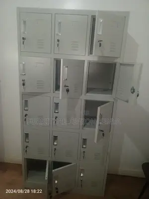 Fifteen Lockers Cabinet