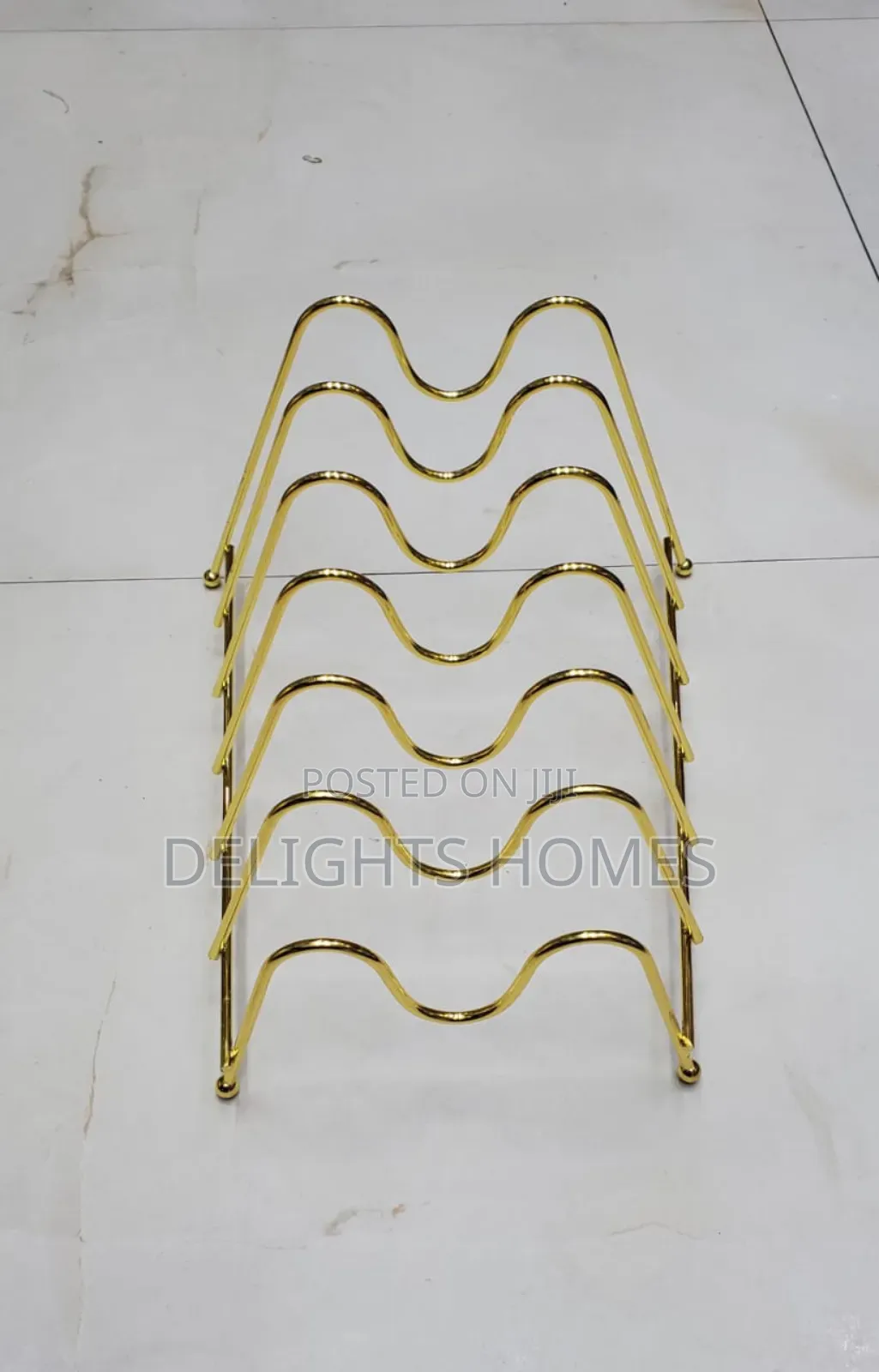 Metallic Golden Plates Stand
