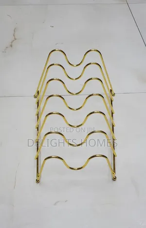 Metallic Golden Plates Stand