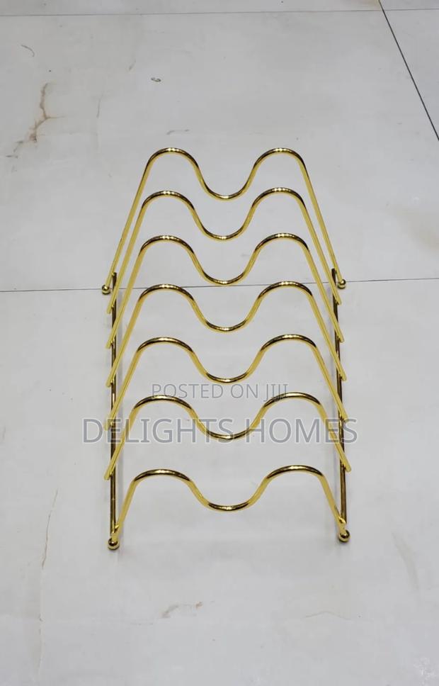 Metallic Golden Plates Stand
