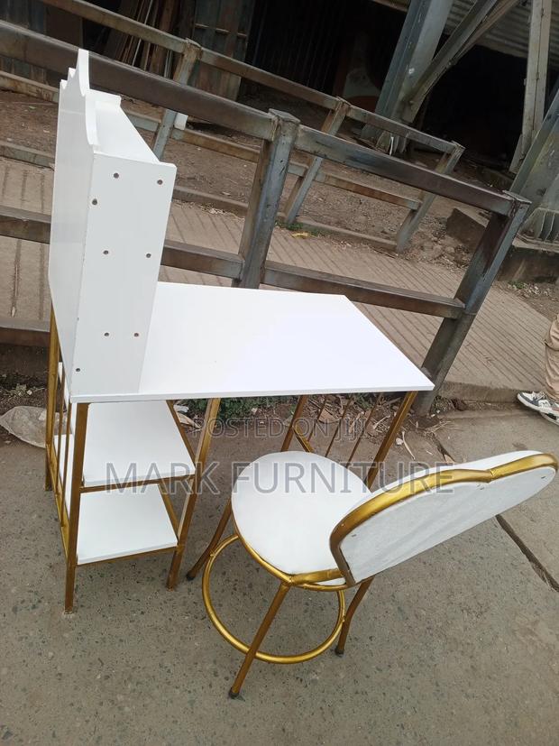 Manicure Table and Chairs - thumbnail 2