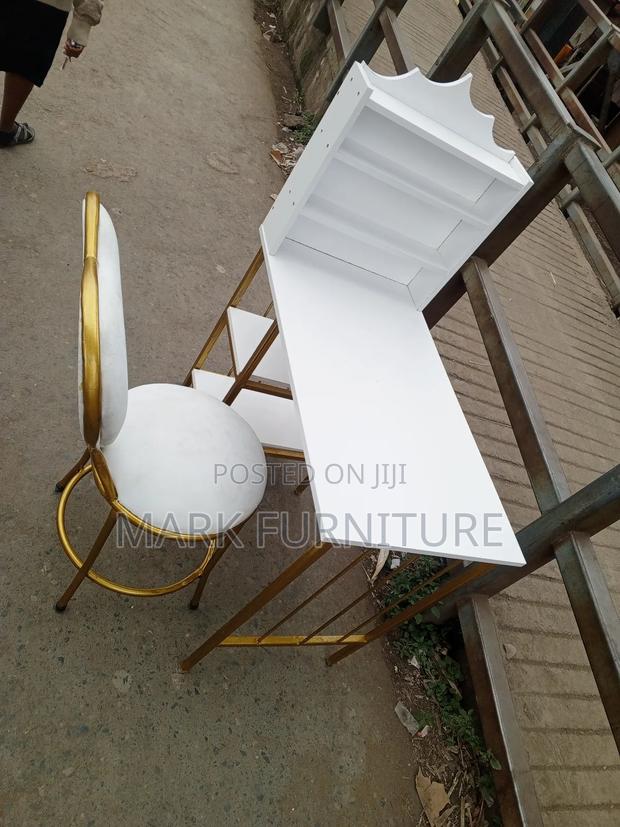 Manicure Chair and Table - main view