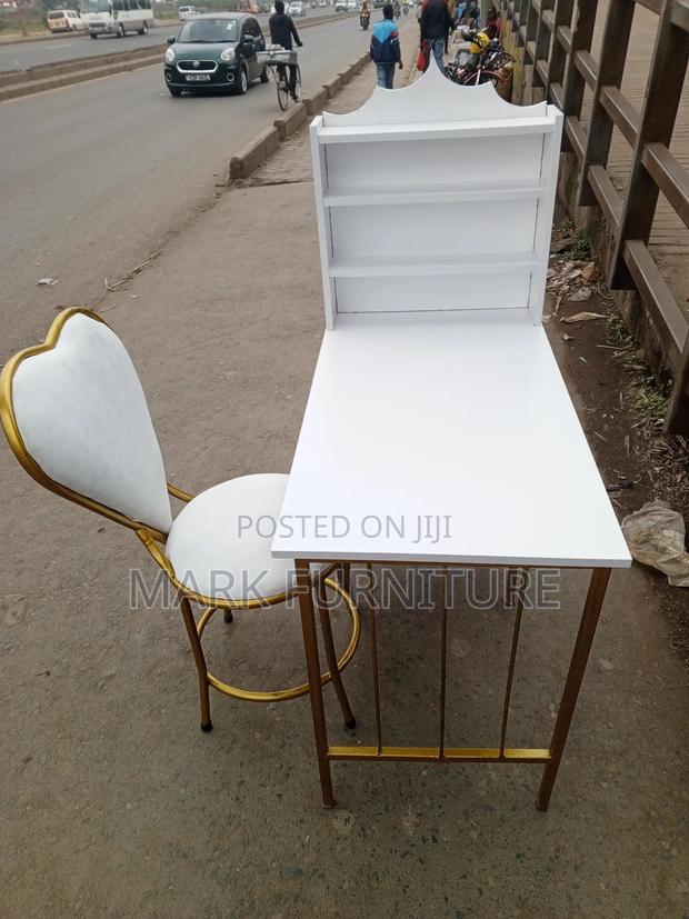 Manicure Table and Chair
