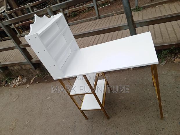 Manicure Table