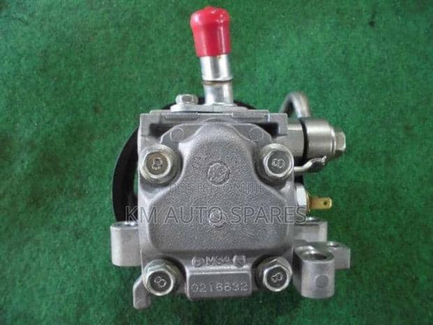 Mazda F8 Power Steering Pump for Bongo, Nissan Vanette.
