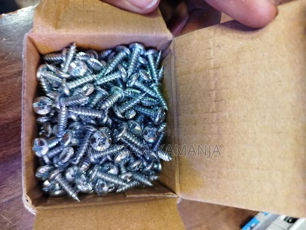 1⁄2inch Self Tapping Screws - thumbnail 2