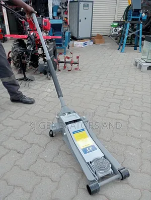 Heavy Duty Trolley Jack 4tonnes .