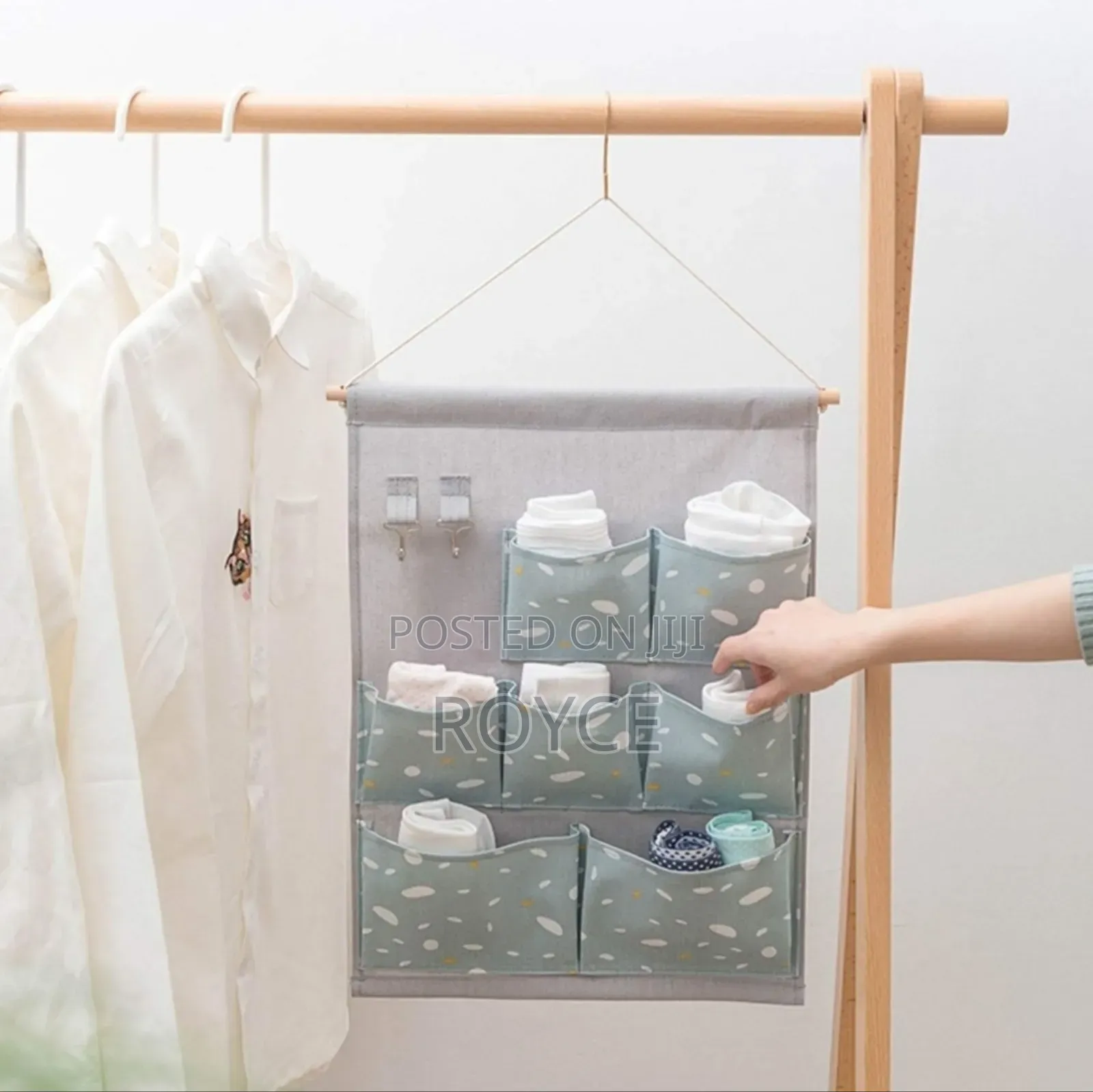 7 Pockets Fabric Hanging Organizer