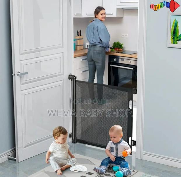 Reinforced Retractable Baby Safety Gate - thumbnail 5