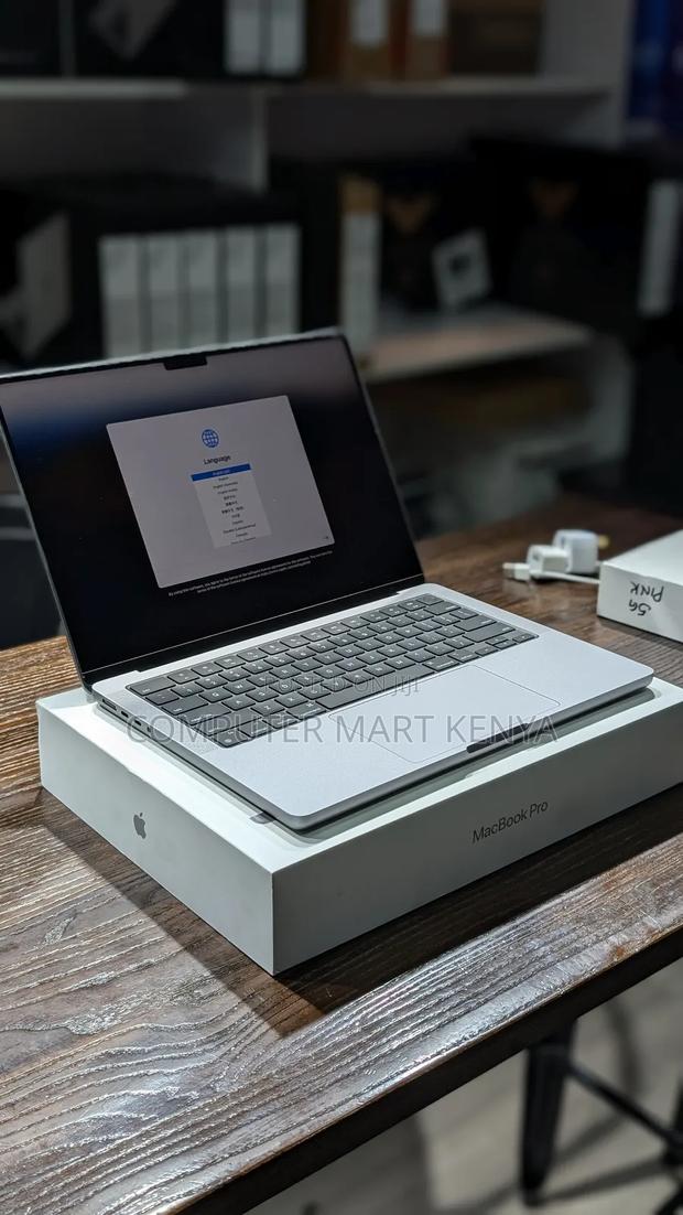 New Laptop Apple MacBook Pro 16GB Apple M3 SSD 1T - thumbnail 3