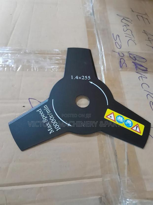 3teeth Brush Cutter Blade - main view