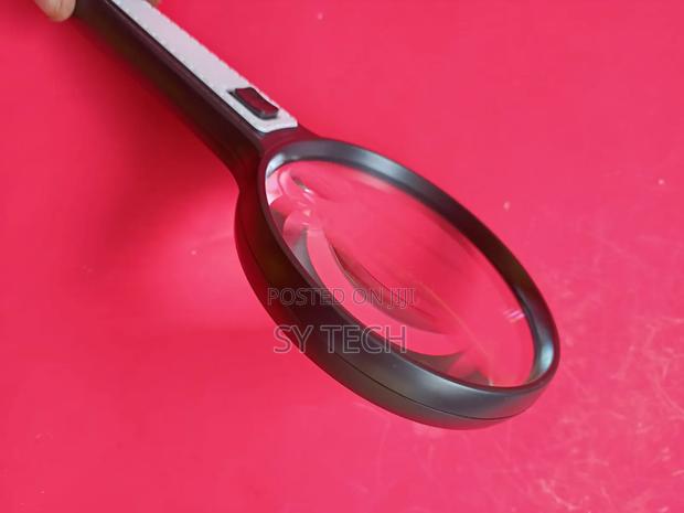 Illuminated 110MM Magnifying Glass - thumbnail 2