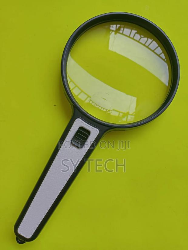 Topic:Illuminateed Wide Magnifying Glass - main view