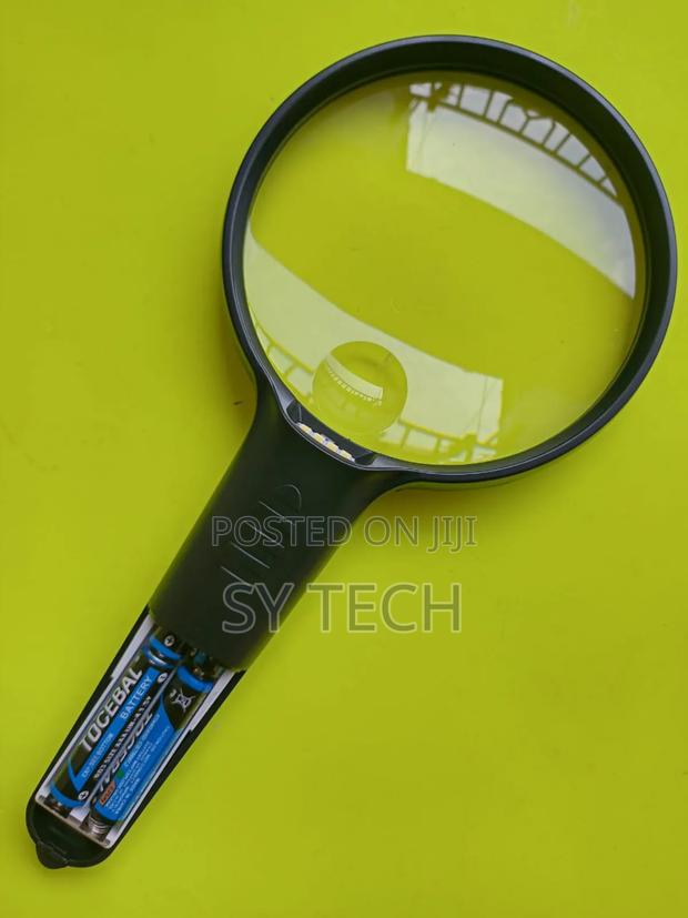 Topic:Illuminateed Wide Magnifying Glass - thumbnail 2