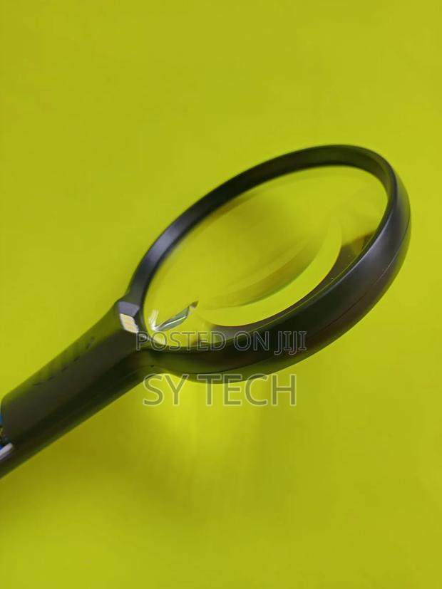 Topic:Illuminateed Wide Magnifying Glass - thumbnail 3