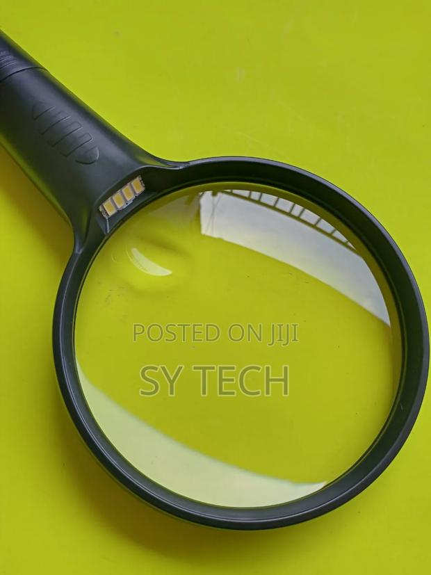 Topic:Illuminateed Wide Magnifying Glass - thumbnail 4