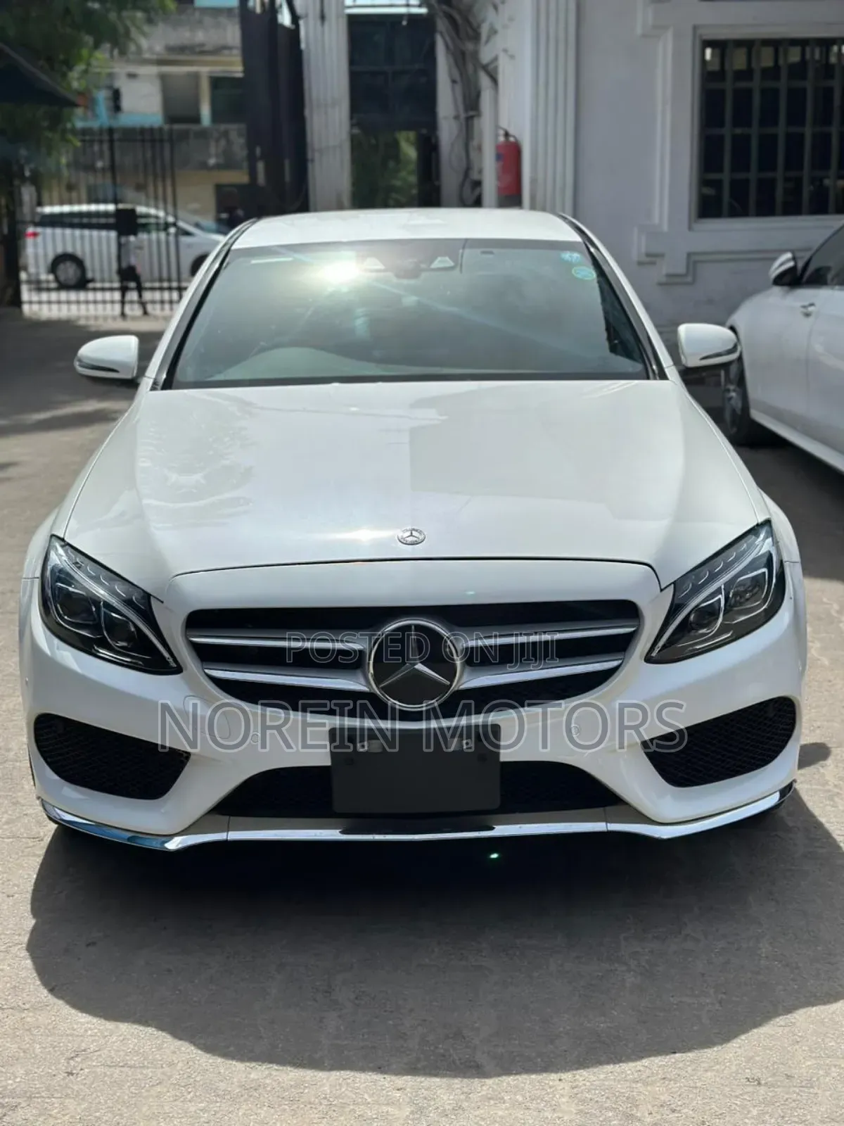 Mercedes-Benz C200 2017 Off white