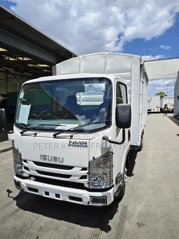 New Isuzu NMR Blue Power 2024 - thumbnail 4
