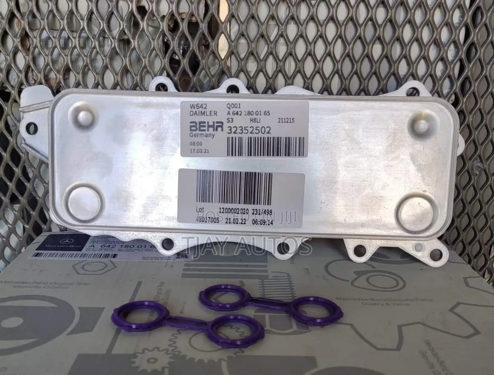Genuine
Mercedes Engine Oil Cooler Om 642