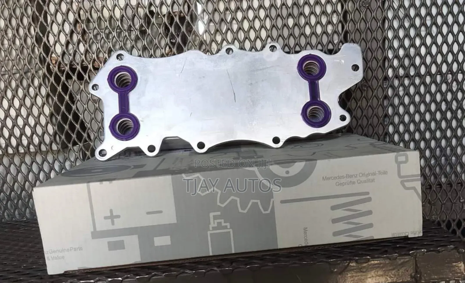 Genuine
Mercedes Engine Oil Cooler Om 642