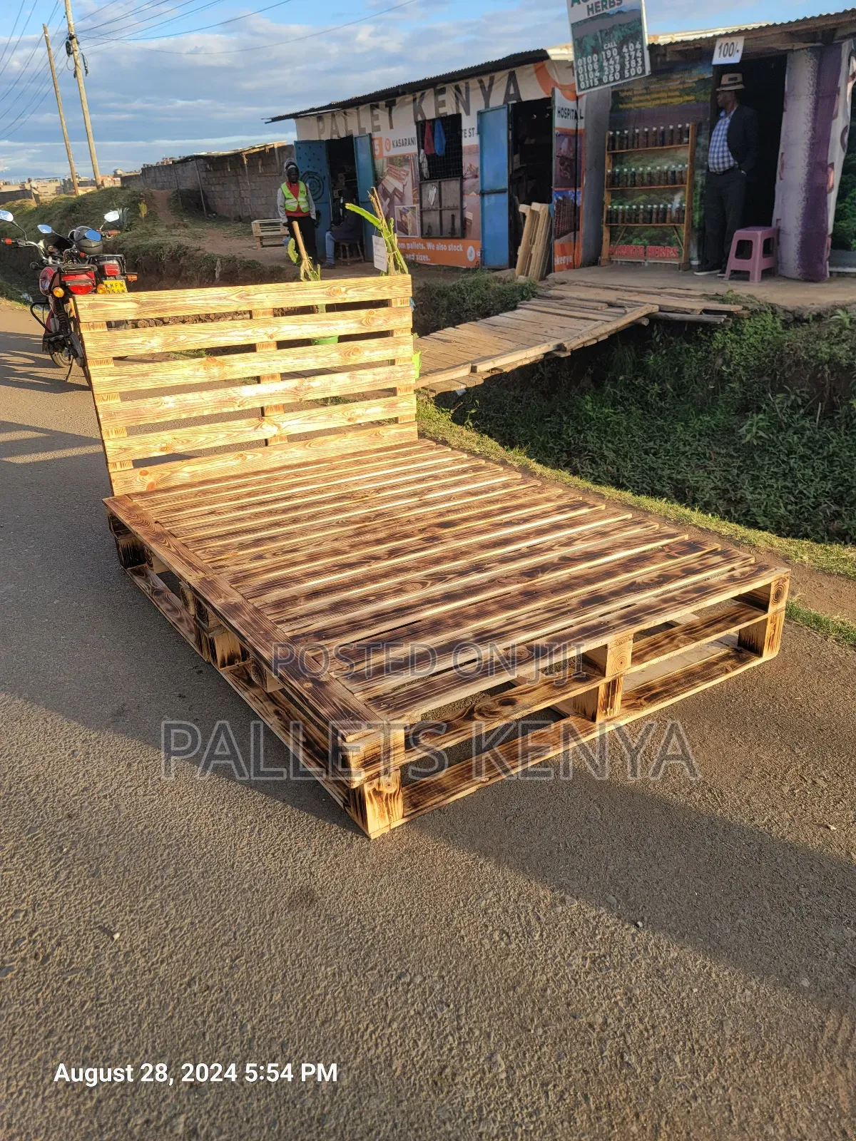 5 by 6 Pallet Bed