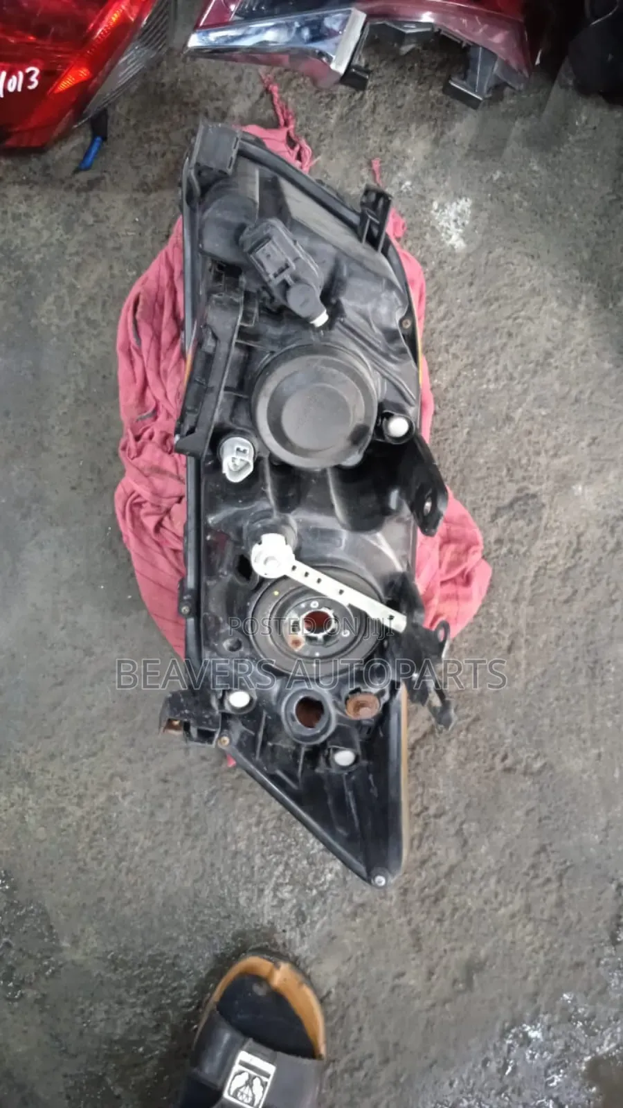 Toyota Vanguard Zenon Headlight
