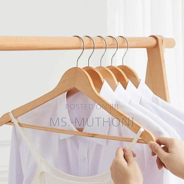 5 Pieces Wooden Hangers - thumbnail 2