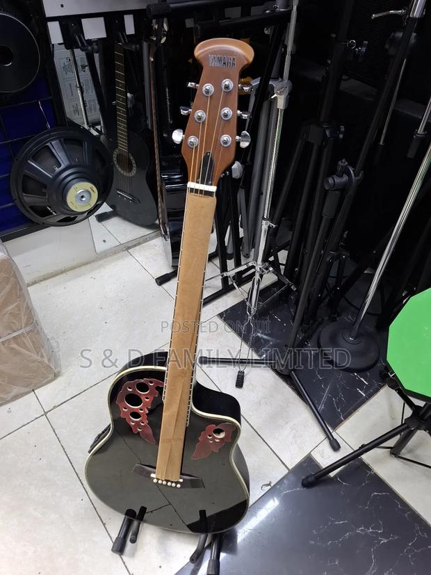 Yamaha Semi Acoustic Size 41 Box Guitar - main view