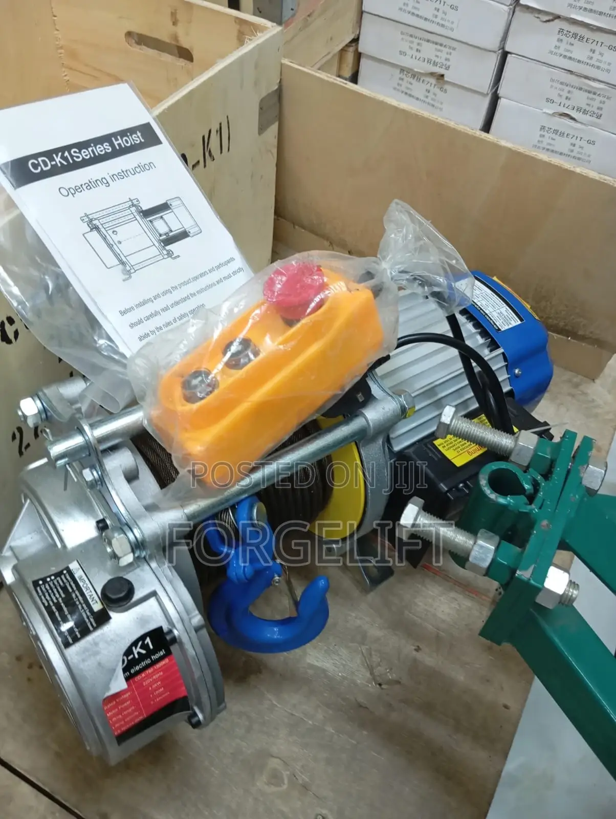 Electric 1.5 Tonne Chain Hoist With Brake Controls