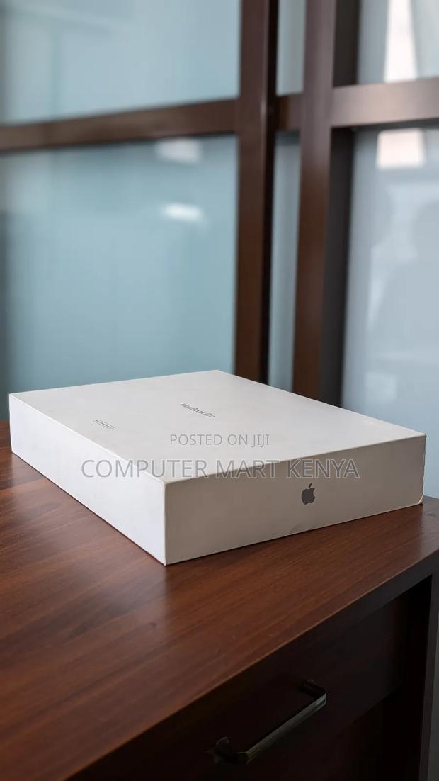 New Laptop Apple MacBook Pro 64GB Apple M3 Max SSD 2T - thumbnail 2